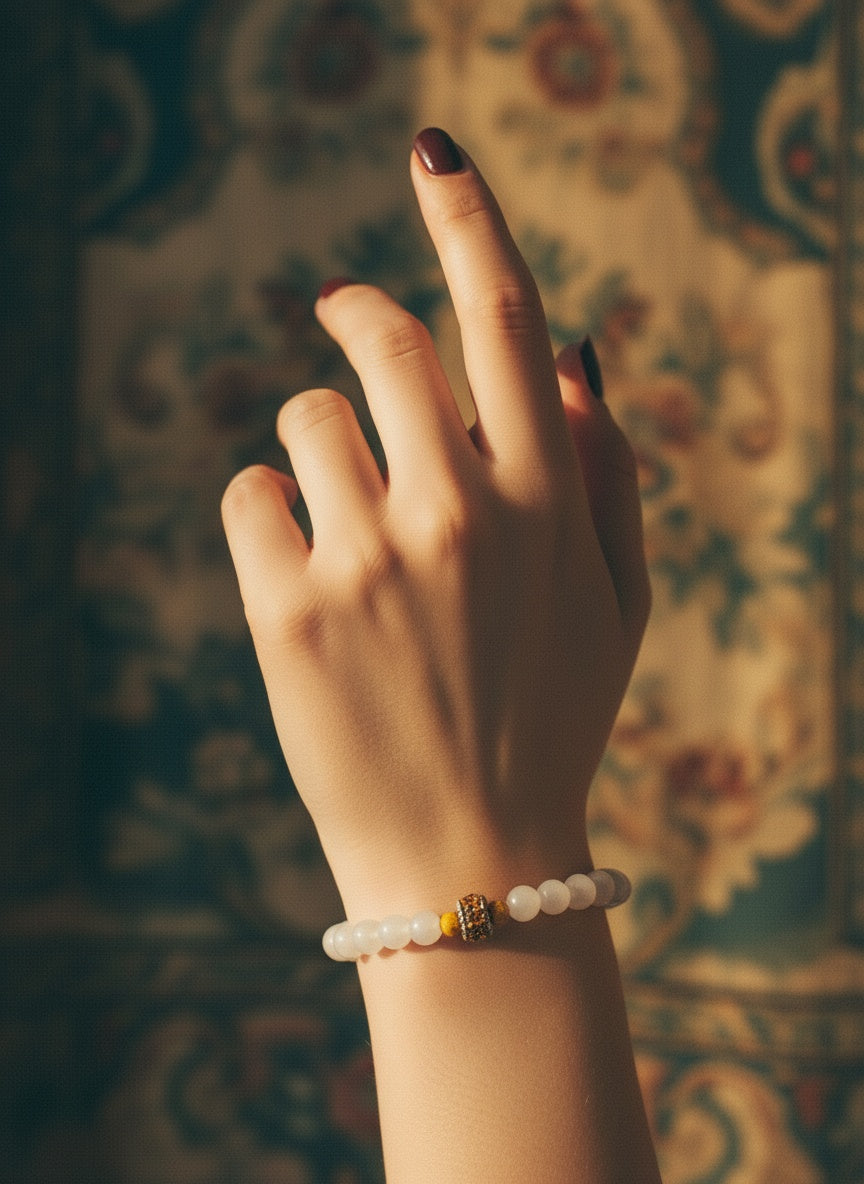 PISCES Natural White Moonstone Bracelet (8mm)